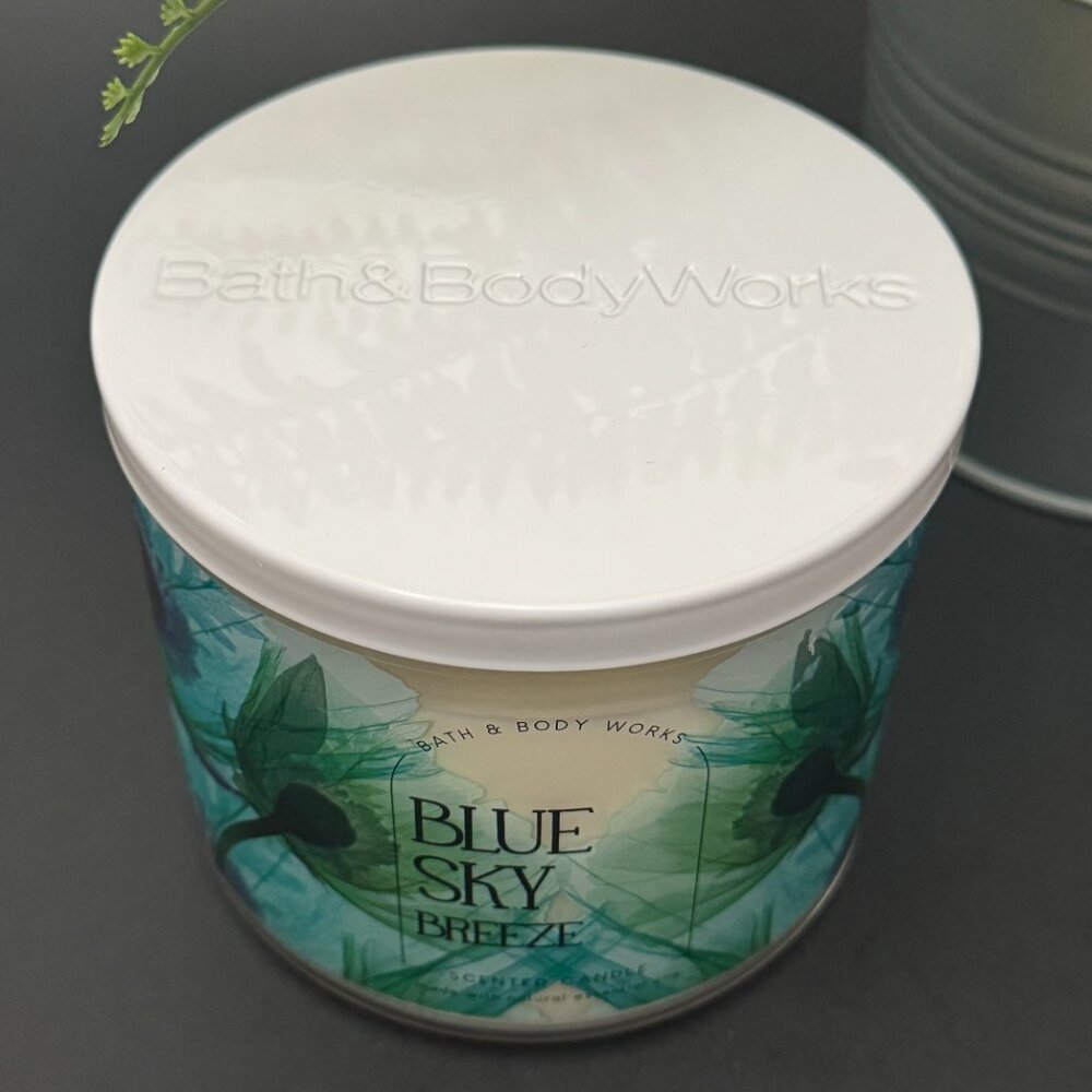 BBW Blue Sky Breeze Bath & Body Works 3 Wick Candle - Picture 4 of 10
